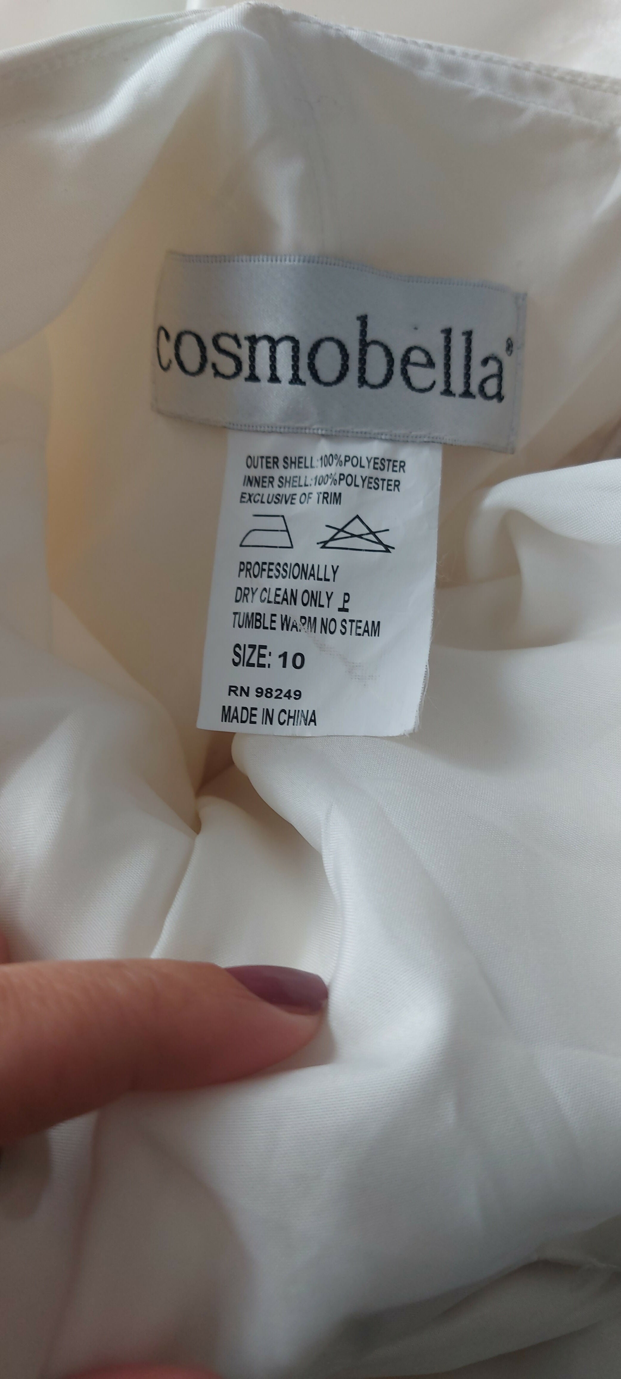 INCHIRIERERochie Mireasă model clasic cu trenă