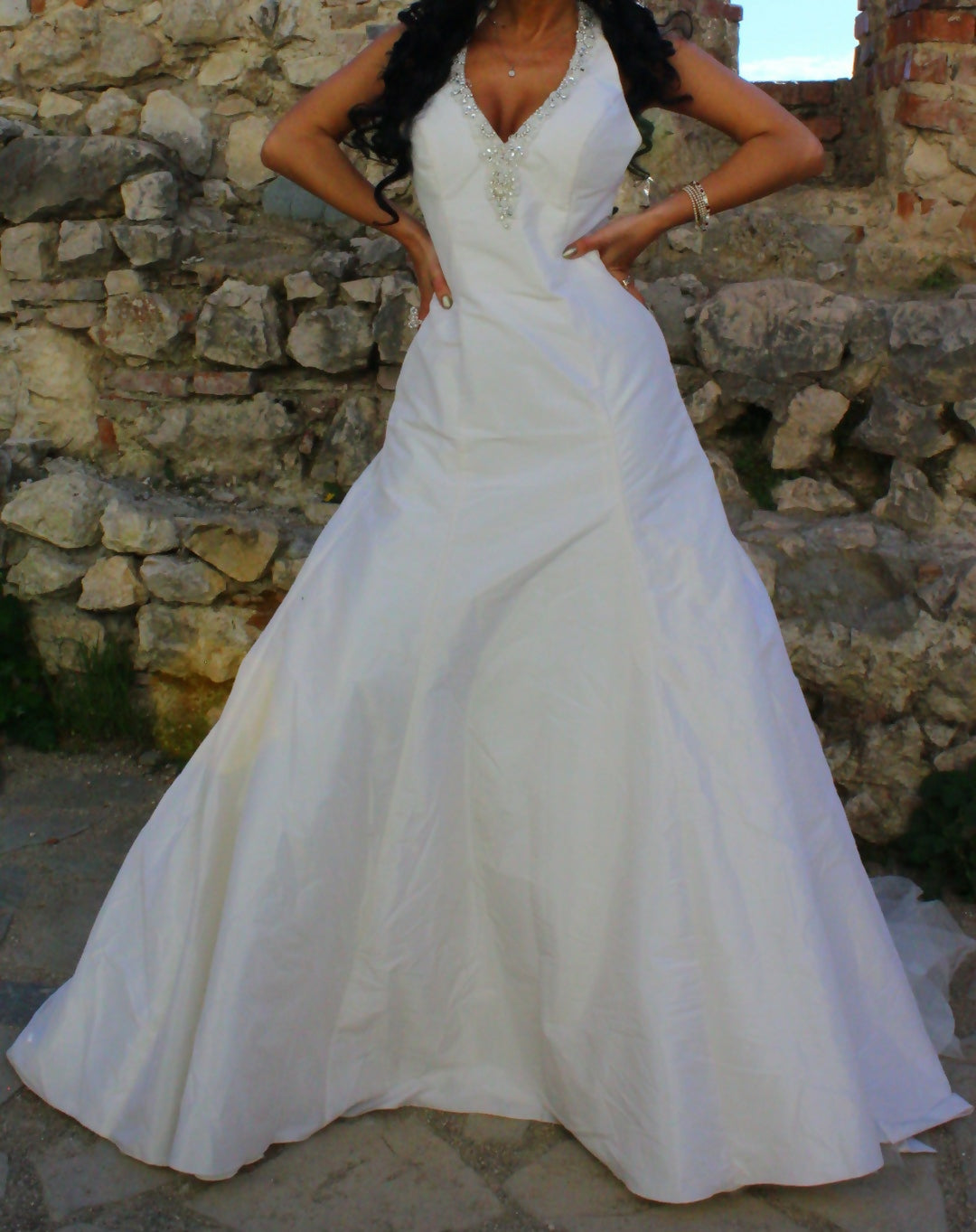 INCHIRIERERochie Mireasă model clasic cu trenă