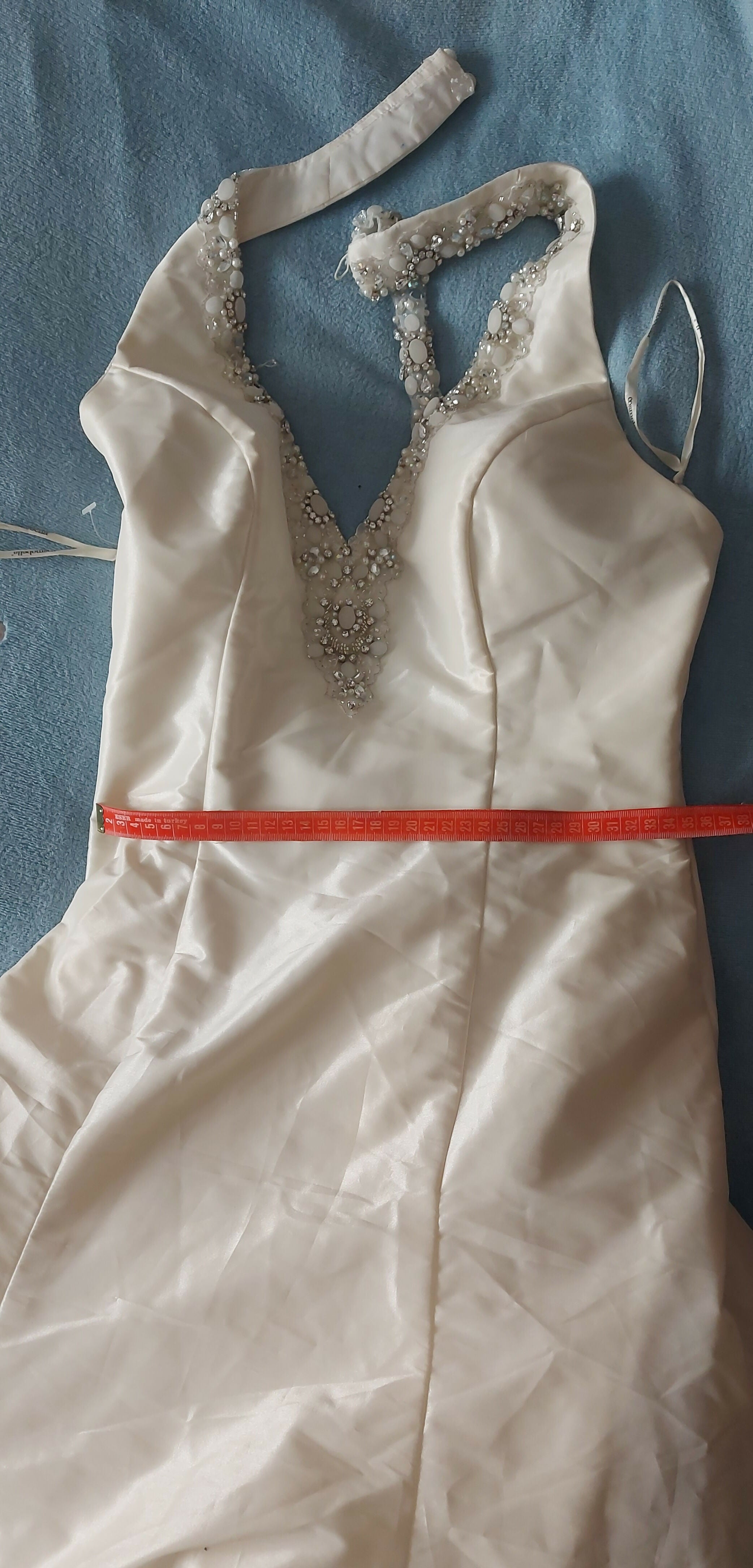 INCHIRIERERochie Mireasă model clasic cu trenă